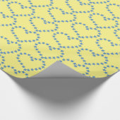 Minimalistisches Gelb und blaues Herz Geschenkpapier (Ecke)