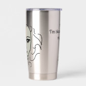 Minimalistisches Gesicht mit leiser Reflektion Thermobecher (Links)