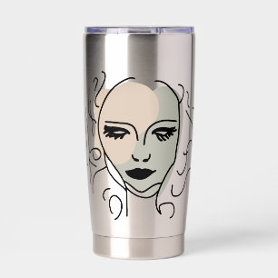 Minimalistisches Gesicht mit leiser Reflektion Thermobecher