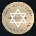 Minimalistisches Gold und Navy Blue Bar Mitzvah Vi Runder Aufkleber<br><div class="desc">Dieser minimalistische und schicke Bar Mitzvah danke Ihnen Aufkleber zeigt klassische Schriften in Marineblau auf einem Imitat goldenen Hintergrund mit dem Stern in Weiß. Personalisieren Sie es für Ihre Bedürfnisse. In meinem Geschäft finden Sie passende Produkte.</div>