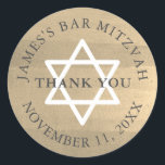 Minimalistisches Gold und Navy Blue Bar Mitzvah Vi Runder Aufkleber<br><div class="desc">Dieser minimalistische und schicke Bar Mitzvah danke Ihnen Aufkleber zeigt klassische Schriften in Marineblau auf einem Imitat goldenen Hintergrund mit dem Stern in Weiß. Personalisieren Sie es für Ihre Bedürfnisse. In meinem Geschäft finden Sie passende Produkte.</div>