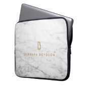 Minimalistisches Goldmonogramm aus weißem Marmor Laptopschutzhülle (Vorderseite Links)