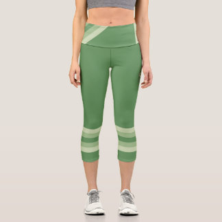 Minimalistisches Grün Retro-Streifen-Text auf kräf Capri Leggings