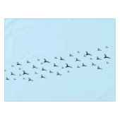 Minimalistisches, hellblaues Vogelflugmuster Tischdecke (Vorderseite (Horizontal))