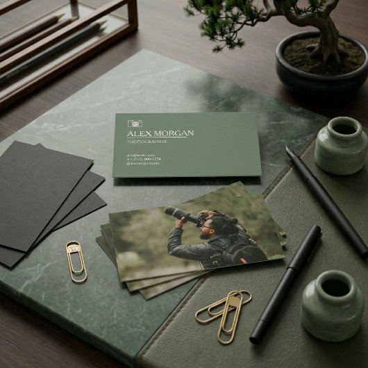 Minimalistisches Hellgrün-Kamera-Logo Fotograf Visitenkarte