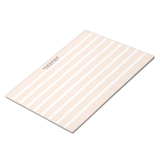 Minimalistisches, hellrosa Streifenmuster 11x8.5 Notizblock (angewinkelt)