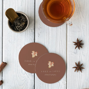 Minimalistisches Herbstblatt "In Liebe fallen" Per Runder Pappuntersetzer