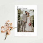 Minimalistisches HochzeitsFoto Dankeskarte<br><div class="desc">Minimalistische und elegante Hochzeitskarte mit Schrift Typografie. Text und Nachrichten können auf der Rückseite der Karte bearbeitet werden. Für eine erweiterte Anpassung dieses Designs,  z.B. das Ändern des Layouts,  des Schriftartes oder der Textgröße,  klicken Sie bitte auf den obigen Button "KENNEN". Bitte kontaktieren Sie mich für weitere Fragen!</div>