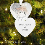 Minimalistisches Jahr Wir Got Verlobte Foto-Overla Ornament<br><div class="desc">Minimalistisch Das Jahr,  in dem wir Verlobtes Foto Overlay Got haben. Ein schöner Sake mit Ihrem Foto,  und Jahr,  mit Ihren Namen auf der Rückseite,  um diese besondere Zeit zu gedenken. Verlobt ist in einem Set moderne Schrift. Personalisieren Sie die Erholung des Textes nach Bedarf.</div>