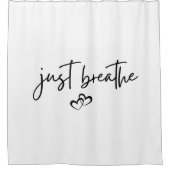Minimalistisches "Just Breathe" Einfache Inspirati Duschvorhang (Vorderseite)