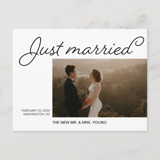 Minimalistisches Just Married Wedding Announcement Postkarte (Vorderseite)