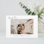 Minimalistisches Kalligrafie-Script-Hochzeitsskrip Dankeskarte (Stehend Vorderseite)