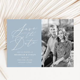 Minimalistisches Kalligrafie-Script Light Blue-Fot Save The Date