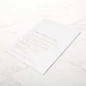 Minimalistisches klassisches Skript Hochzeit White Folieneinladung (Gedreht)