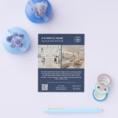 Minimalistisches Logo-Foto-QR-Code-Navyblau-Geschä Flyer (Einzeln)