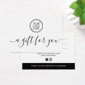 Minimalistisches Logo-Geschenkgutachten hinzufügen (Schreibtisch)