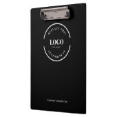 Minimalistisches Logo mit eigenem, weißem Logo auf Klemmbrett (Links)