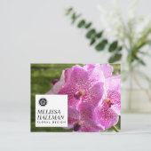 Minimalistisches Luxe-Floral-Logo mit rosa Orchide Postkarte (Stehend Vorderseite)