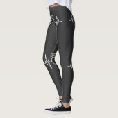 Minimalistisches M-Design | Fette Monogramm-Aussag Leggings (Links)