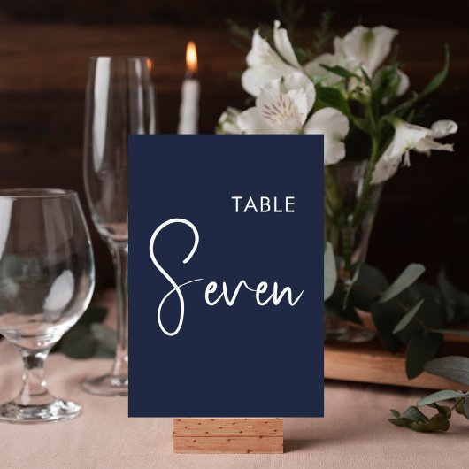 Minimalistisches Marineblau-Zeichen für elegante T Tischnummer