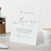 Minimalistisches Modern Chic Scrip in liebevollem  Sockelschild (In SItu)