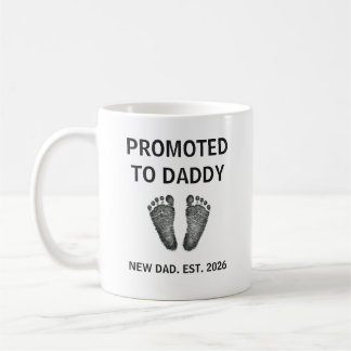 Minimalistisches modernes Baby-Fußabdruck-Tattoo z Kaffeetasse