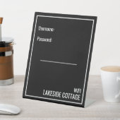 Minimalistisches, modernes Black Vacation Rental W Sockelschild (In SItu)