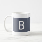 Minimalistisches, modernes Blue & White Monogram B Kaffeetasse (Links)