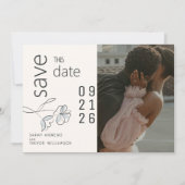 Minimalistisches modernes Blumendusty Blue und Buf Einladung (Vorderseite)