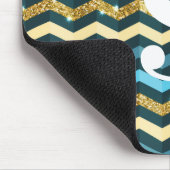 Minimalistisches modernes Chevron-Glitterer-Monogr Mousepad (Ecke)