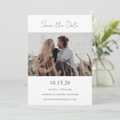 Minimalistisches modernes Kalligrafie-Hochzeitskaf Save The Date (Stehend Vorderseite)