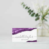 Minimalistisches, modernes lila Drehbuch Visitenkarte (Stehend Vorderseite)