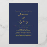 Minimalistisches, modernes Navy Blue Script Hochze Folieneinladung<br><div class="desc">Minimalistische,  moderne Navy Blue Script Hochzeitsgolden Einladung</div>