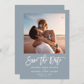 Minimalistisches, modernes Script Dusty Blue Chic  Save The Date (Vorne/Hinten)