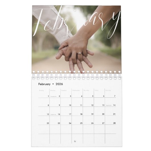 Minimalistisches Monogram Dusty Blue Newlywed Foto Kalender (Feb 2026)