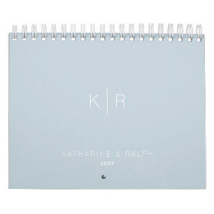 Minimalistisches Monogram Dusty Blue Newlywed Foto Kalender