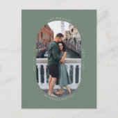 Minimalistisches Monogram Sage Green Foto Save the Postkarte (Vorderseite)