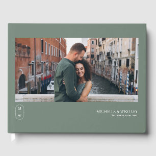 Minimalistisches Monogram Sage Green Wedding Foto Gästebuch