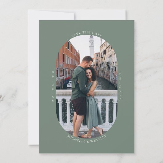 Minimalistisches Monogram Sage Green Wedding Foto Save The Date (Rückseite)