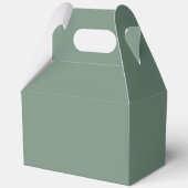 Minimalistisches Monogram Wedding Sage Green Gable Geschenkschachtel (Rückseite)