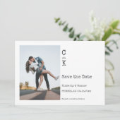 Minimalistisches Monogramm-Foto Save The Date (Stehend Vorderseite)