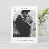 Minimalistisches Monogramm-Foto Save The Date (Stehend Vorderseite)