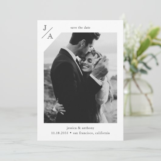 Minimalistisches Monogramm-Foto Save The Date (Stehend Vorderseite)
