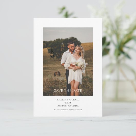 Minimalistisches Monogramm-Foto Save the Date vert (Stehend Vorderseite)