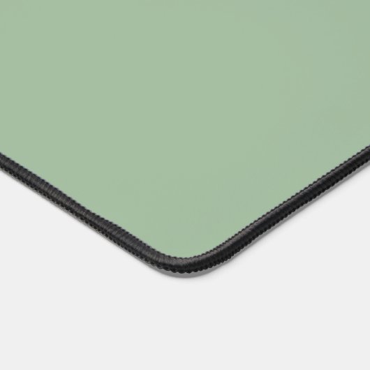 Minimalistisches Monogramm für Sage Green Schreibtischunterlage (Ecke)
