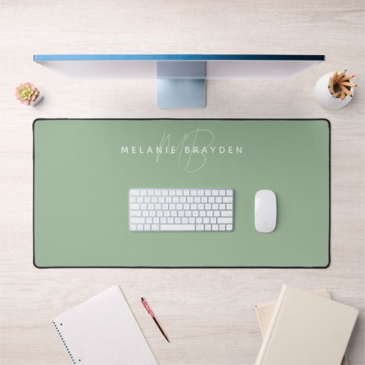 Minimalistisches Monogramm für Sage Green Schreibtischunterlage (Büro 1)