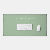 Minimalistisches Monogramm für Sage Green Schreibtischunterlage (Tastatur & Maus)