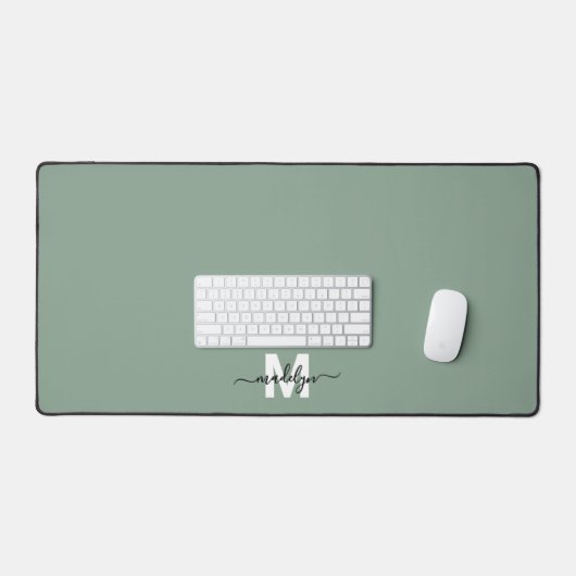 Minimalistisches Monogramm für Sage Green Schreibtischunterlage (Tastatur & Maus)