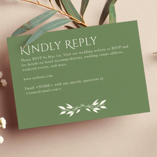 Minimalistisches Monogramm gestrichen, grün gestri RSVP Karte