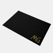 Minimalistisches Monogramm Gold Schwarz Initialen Fußmatte (Schrägansicht)